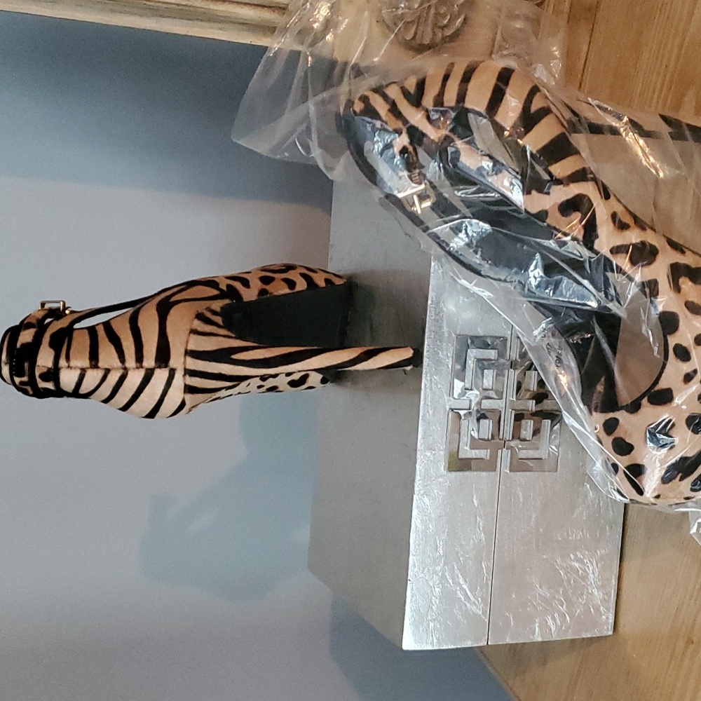 Jessica Simpson, leopard print, stiletto strapped heel, size 9 - Picture 5 of 6